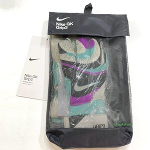 Nike Grip 3 Goalkeeper Soccer Gloves FB2998-010 Sizes 6, 9 & 10